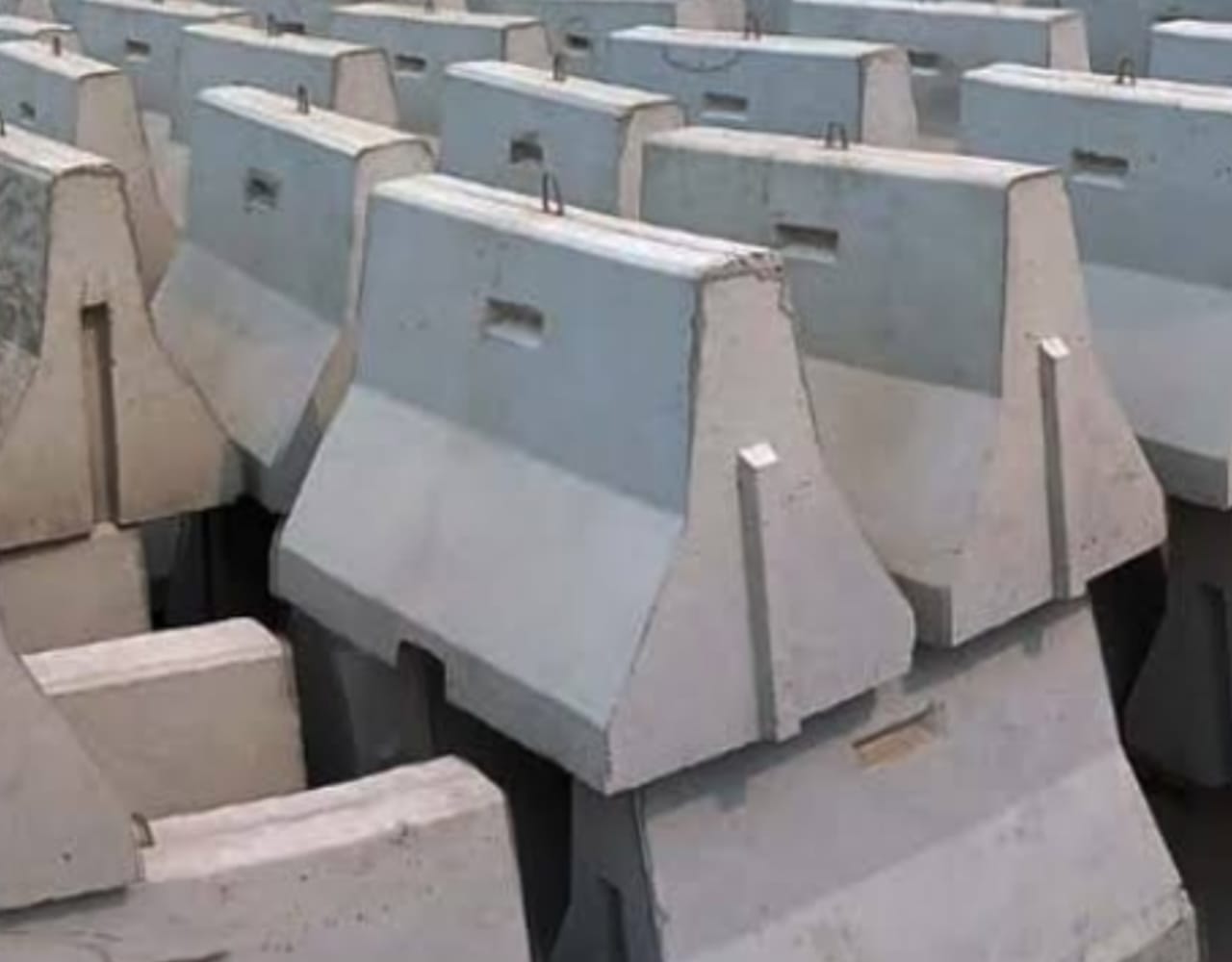 Road Barrier beton precast pembatas jalan raya